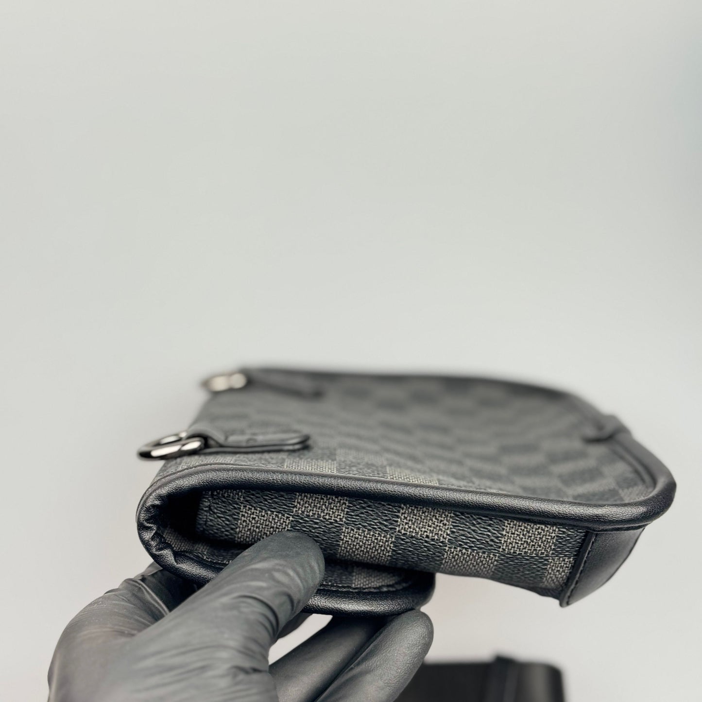 Bolsa Crossbody Masculina Xadrez Clássica