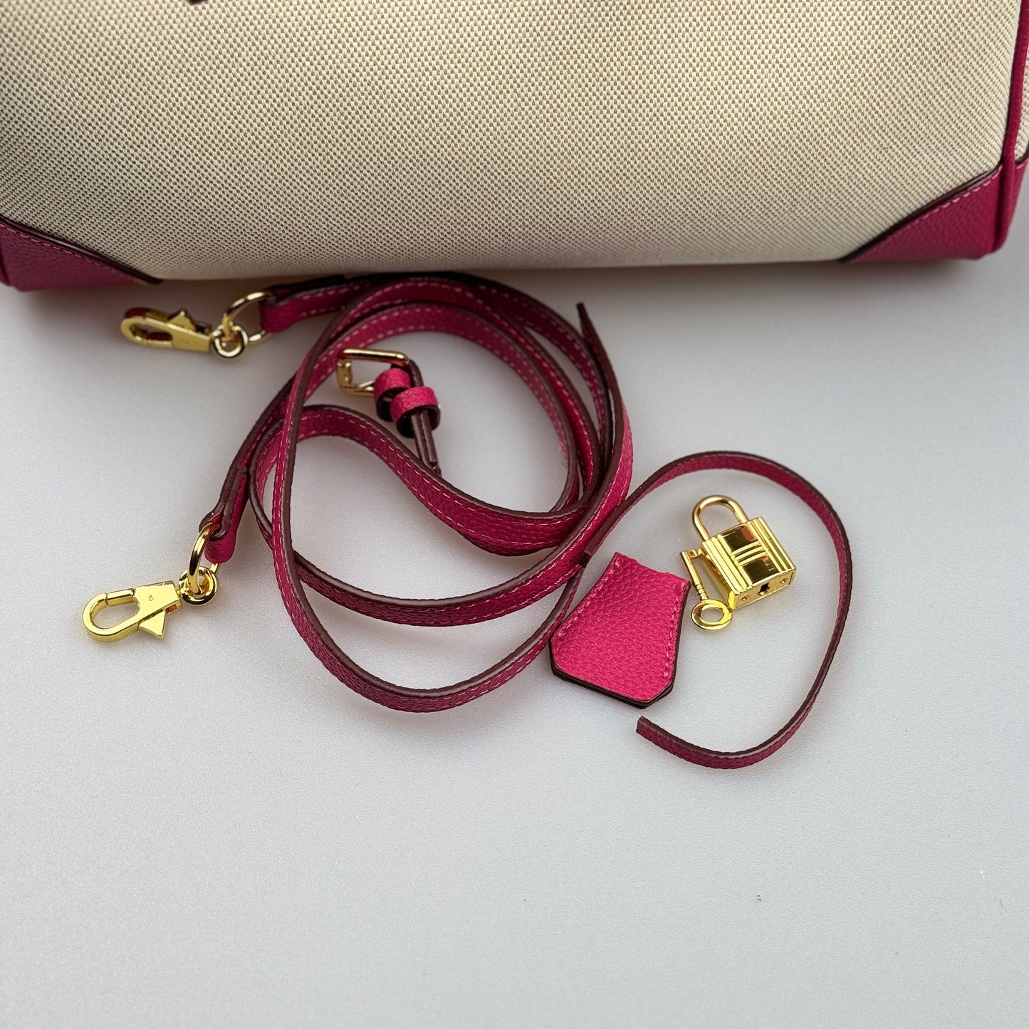 Mala Estilo Birkin em Tela e Pele Genuína – Luxo Estruturado com Fecho Elegante