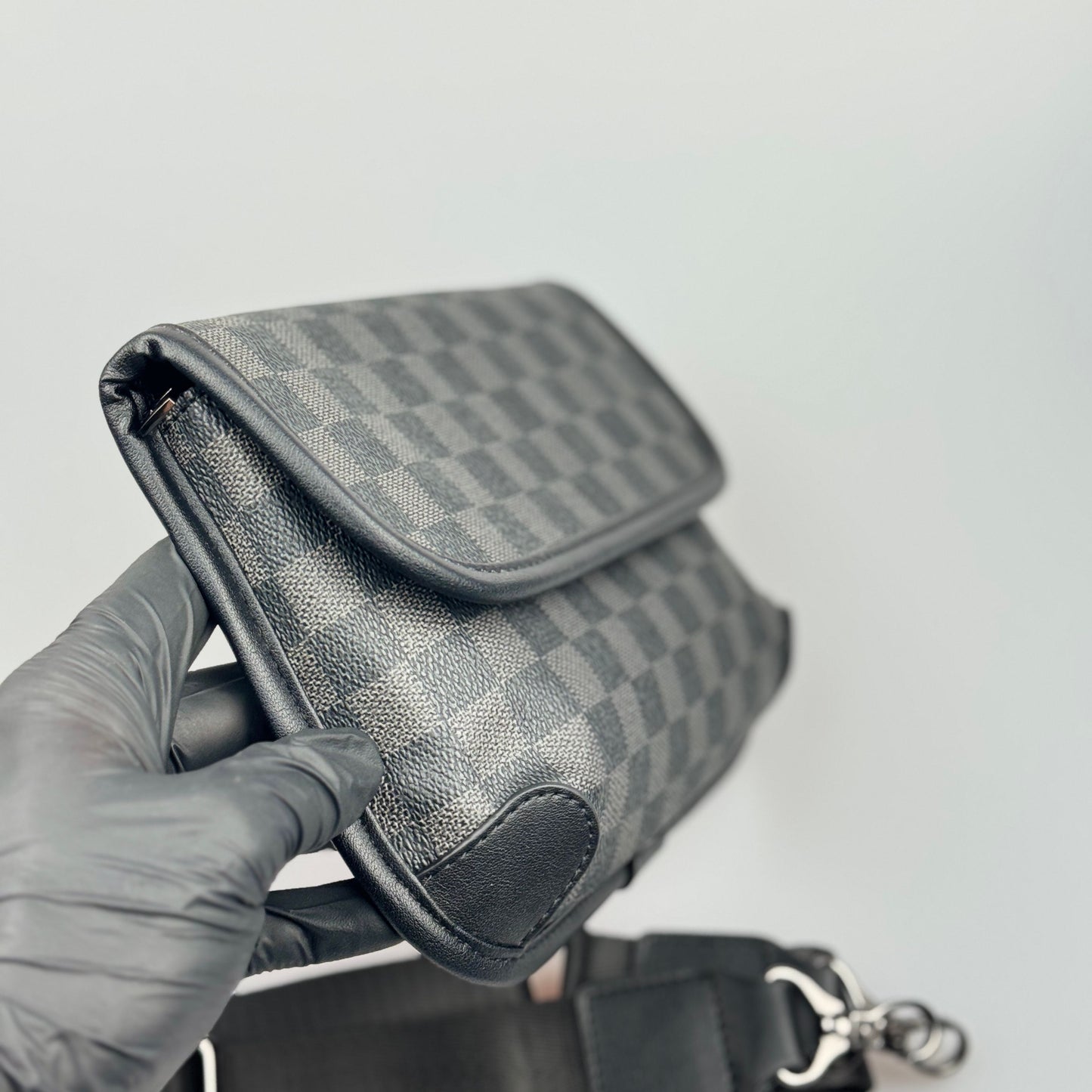 Bolsa Crossbody Masculina Xadrez Clássica