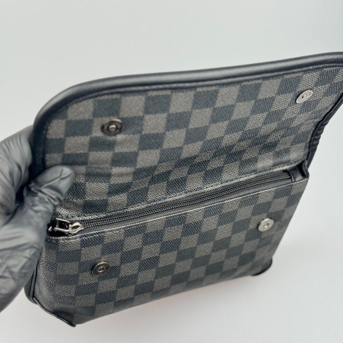Bolsa Crossbody Masculina Xadrez Clássica