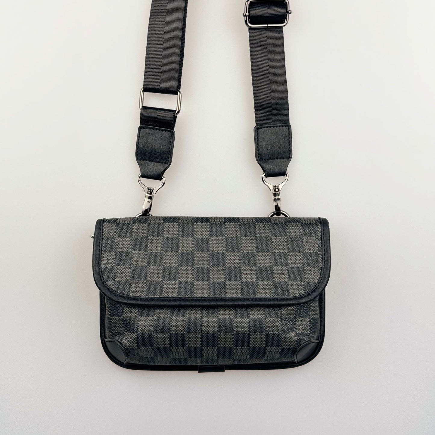 Bolsa Crossbody Masculina Xadrez Clássica