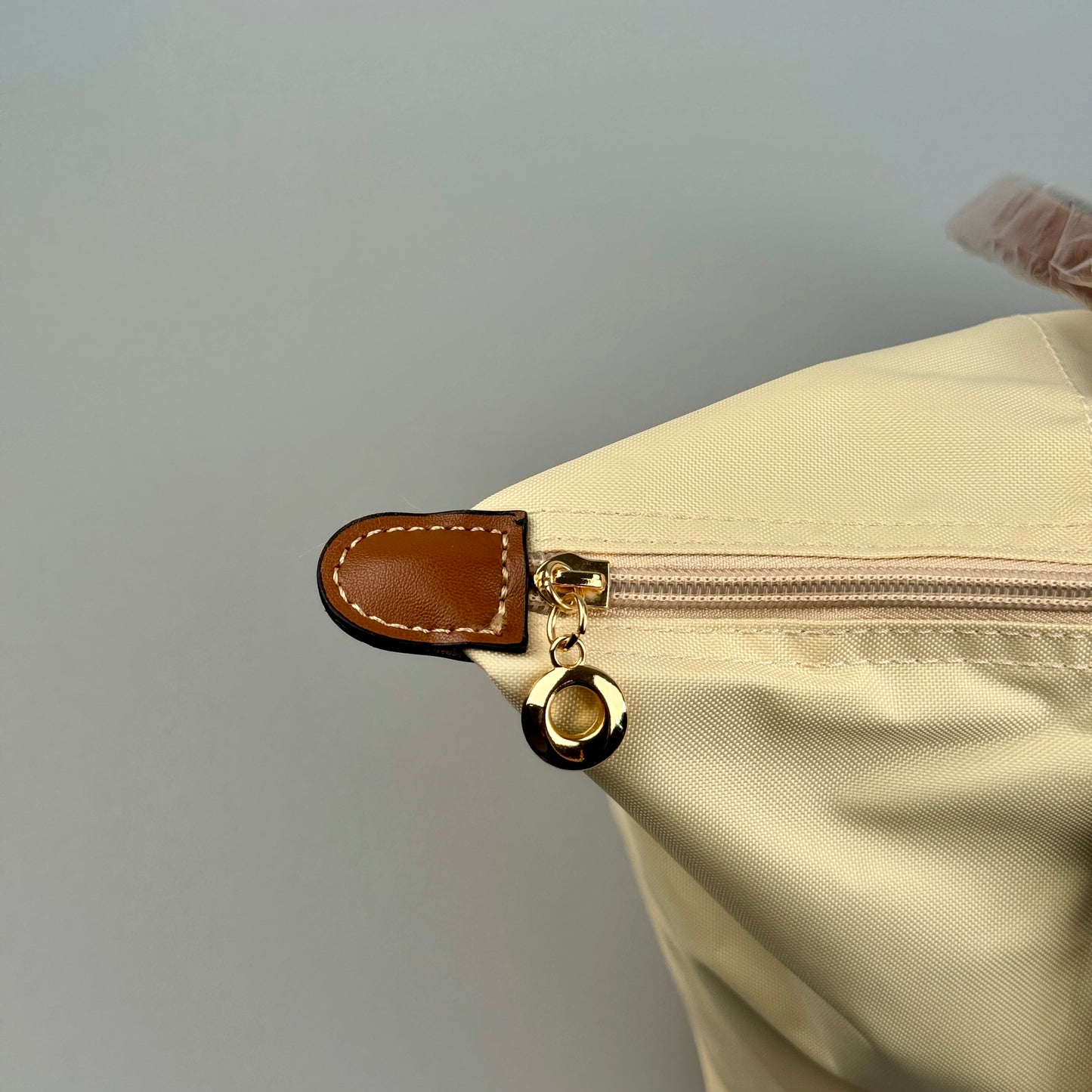 Mala Dobrável Parisienne – Nylon Resistente e Alças em Pele Sintética