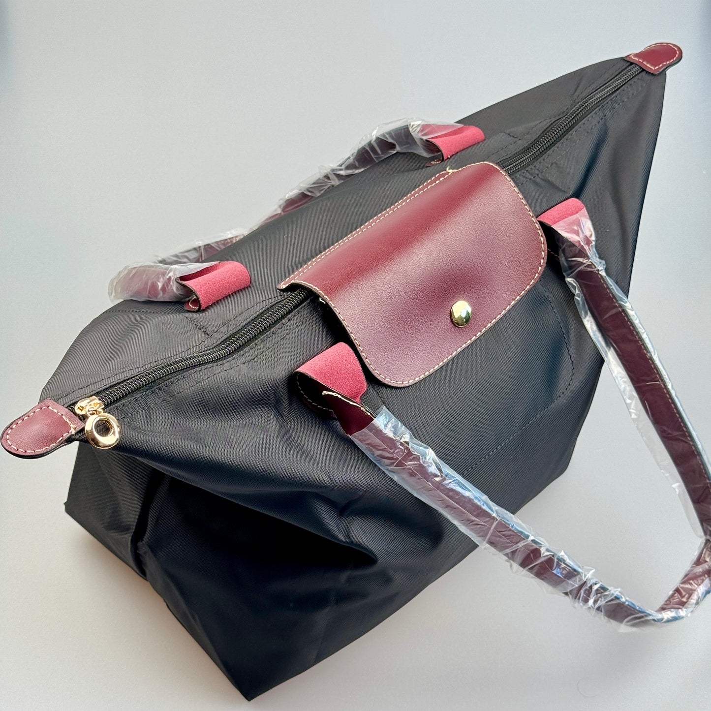 Mala Dobrável Parisienne – Nylon Resistente e Alças em Pele Sintética