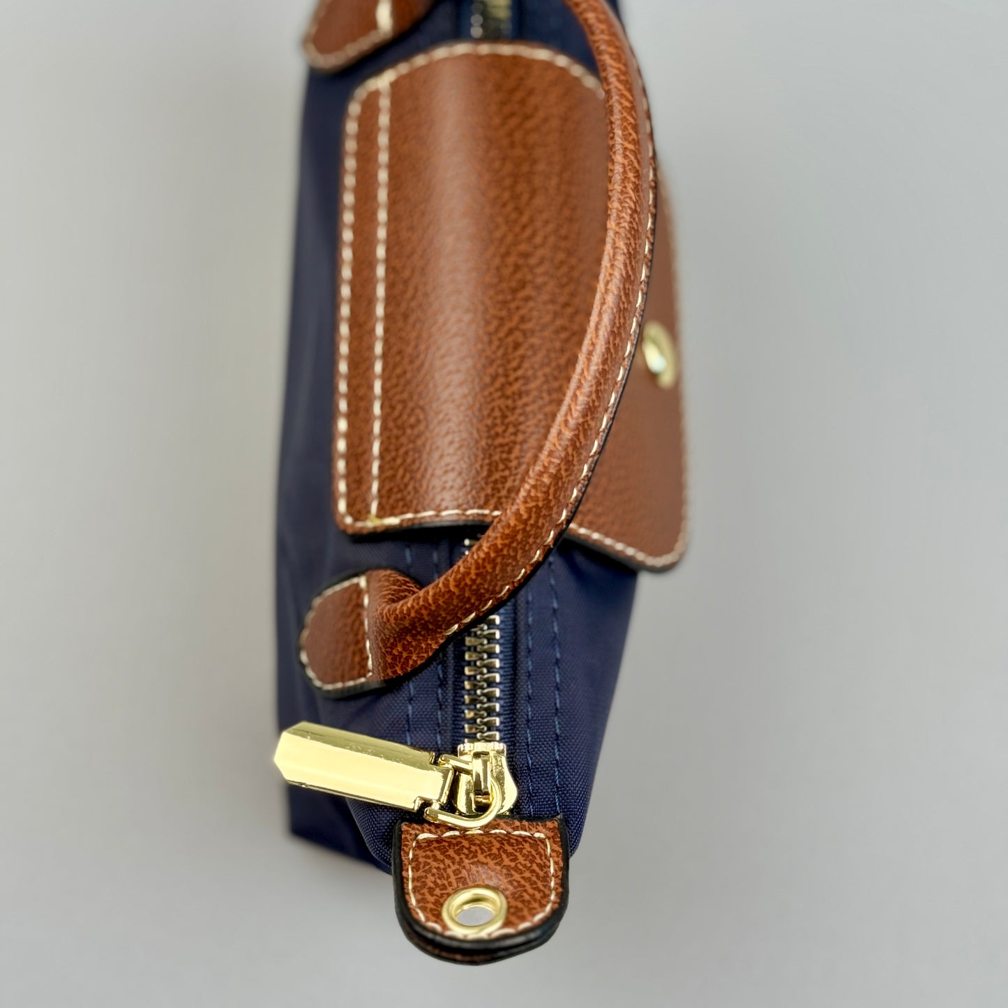 Mini Bolsa Crossbody – Estilo Casual Chic em Nylon Resistente