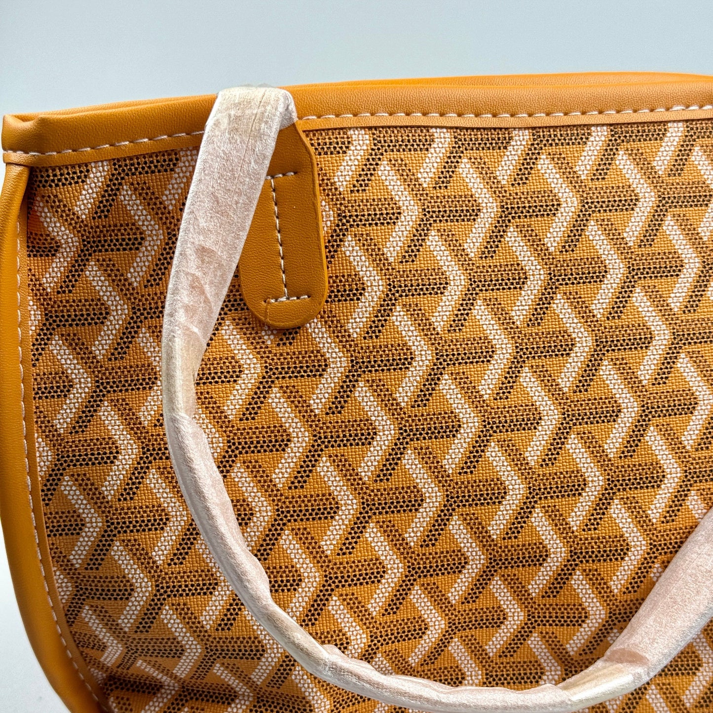 Mala Tote em Textura Geométrica – Estilo Moderno com Interior Amplo