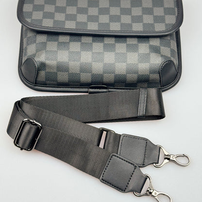 Bolsa Crossbody Masculina Xadrez Clássica
