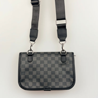 Bolsa Crossbody Masculina Xadrez Clássica