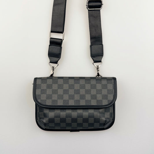 Bolsa Crossbody Masculina Xadrez Clássica