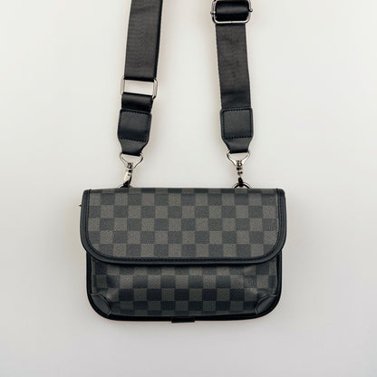 Bolsa Crossbody Masculina Xadrez Clássica