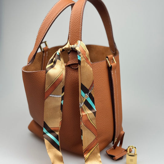 Mala Bucket em Pele Genuína com Lenço Decorativo