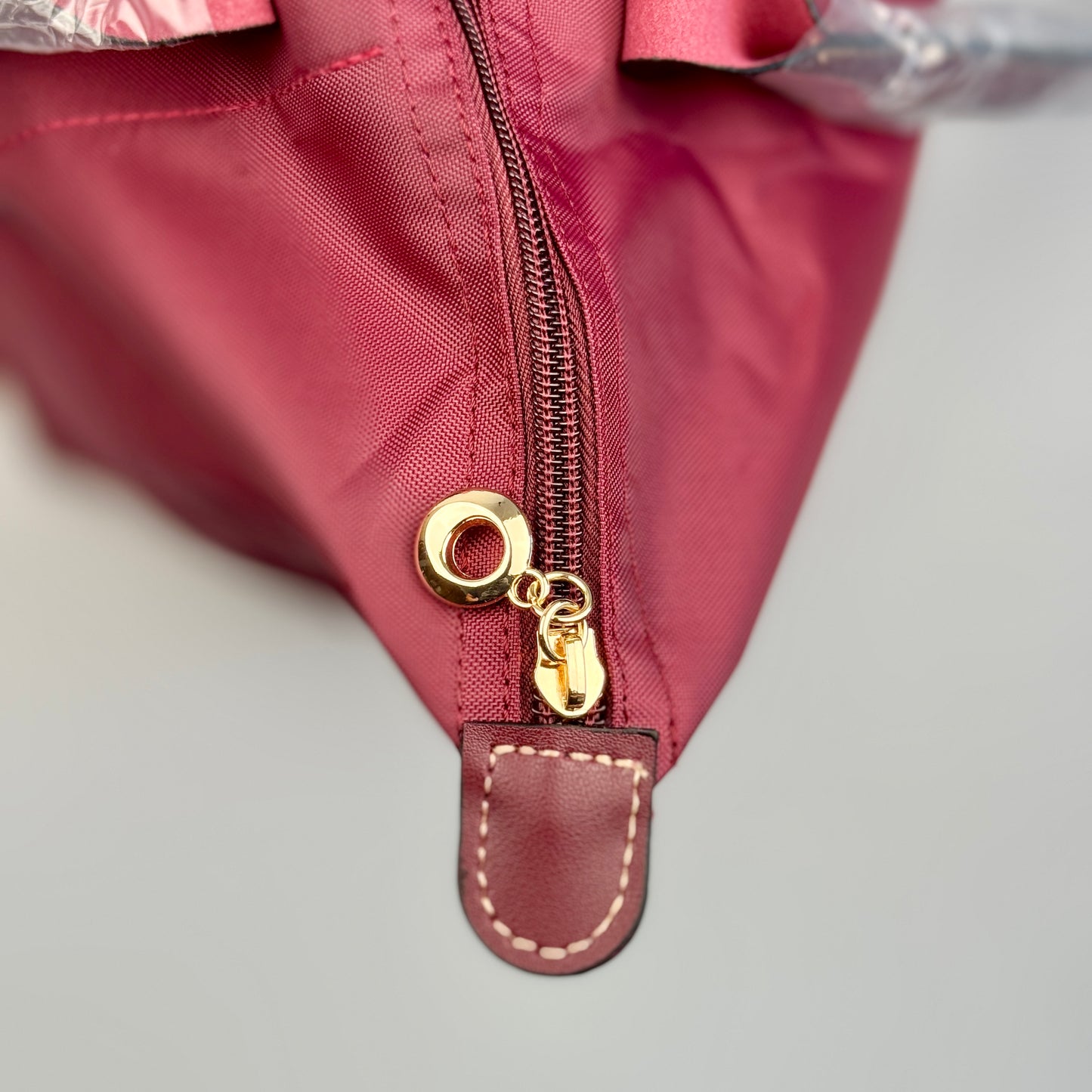 Mala Dobrável Parisienne – Nylon Resistente e Alças em Pele Sintética