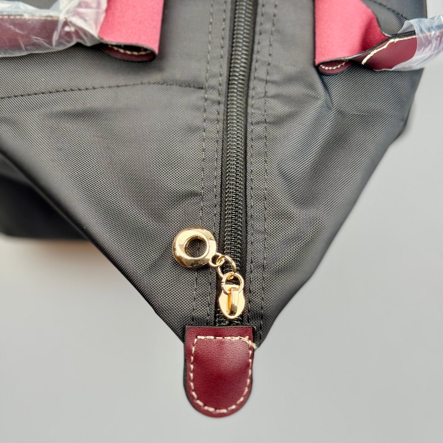 Mala Dobrável Parisienne – Nylon Resistente e Alças em Pele Sintética